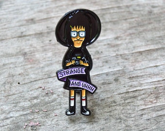 Broche de esmalte de 5 cm da Tina Belcher, Bob's Burgers, Tina Belcher, Beetle, Lydia Deetz, Strange and Unusual, Tim Burton