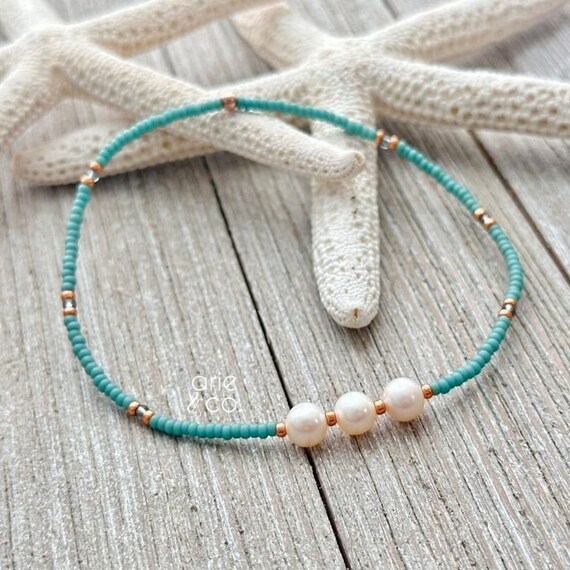 Bracelet De Cheville Doré Brillant Avec Perles Olive Et Turquoise - Modèle 683 - Occasion En Très Bon état