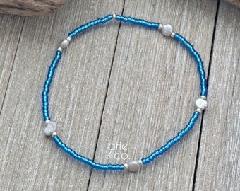 Grey Freshwater Pearl & Ocean Blue Crystal Beaded Anklet, Dainty Ankle Bracelet, Stretchy Anklet, Beach Jewelry