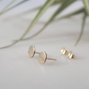 Round Disc Stud Earrings(Medium) - 14K Gold Filled, 6.4mm Disc