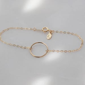 Gold Dainty Circle Link Bracelet - 14k Gold Filled, 15mm Circle