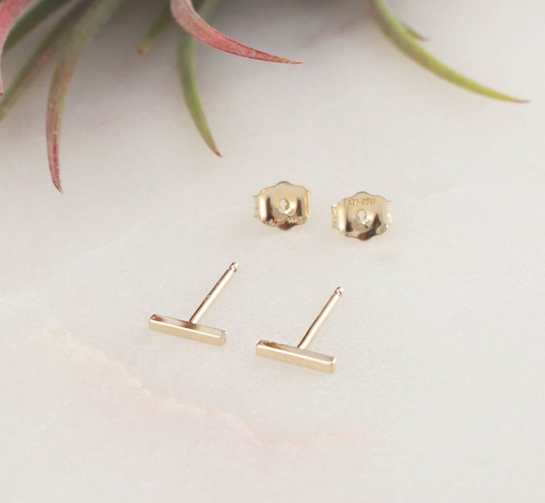 ピアス LESS IS MORE Single sale 14k gold bar earrings Bar-Shaped Single Cartilage Stud Earring in 14K Gold | Zales