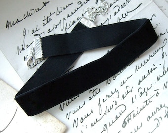 Black velvet choker - Classic plain Victorian style - Adjustable - 16mm or 5/8 inches wide - Silver plated clasps