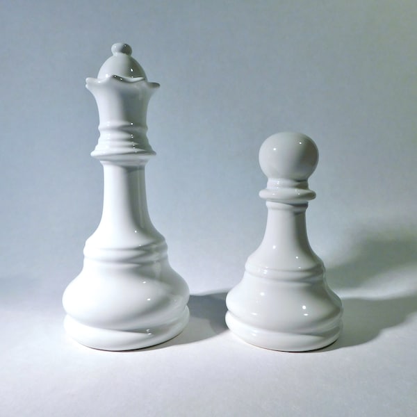 1980s Set of Ceramic Chess Pieces - Queen and Pawn