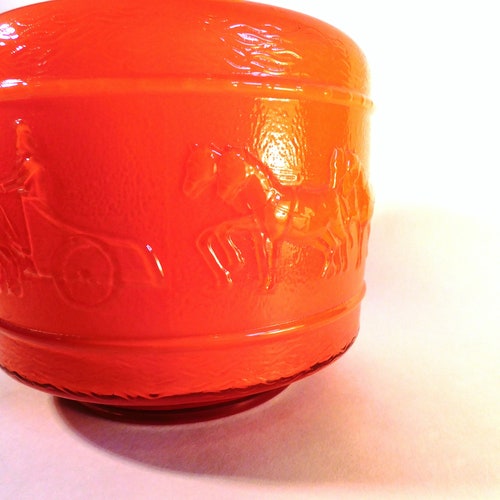 Shops 1960s Italian Orange Opaline Glass Vase - Empoli region - Horses and Chariots Decor
