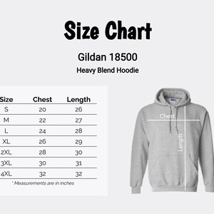 Puede incluir: Tabla de tallas para una sudadera con capucha Gildan 18500 Heavy Blend. La tabla muestra las medidas de pecho y largo en pulgadas para las tallas S a 4XL. Se muestra una sudadera con capucha gris.