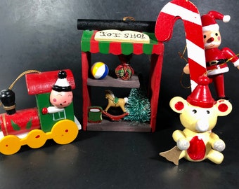 Christmas Ornaments Wooden Train Santa CandyCane Toy Shop Mouse Handpainted Taiwan China  Set of 4 Excellent Vintage Condition