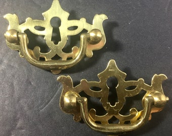Drawer Pulls Chippendale Keyhole Design Solid Brass Set of 2 Shiny Brass Beautiful Vintage Condition