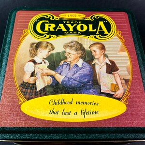 Crayola Crayons Cherished Moments Tin Sealed  Plus 64 Crayons Inside. 1994 Excellent Vintage Condition