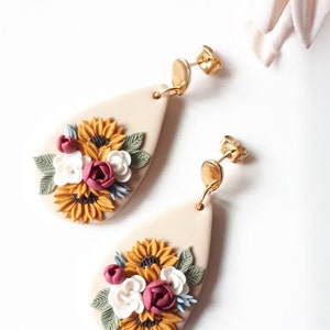 Sunflower Clay Earrings, Sunflower statement Earrings, Sunflower Dangles, Spring flower Polymer Earrings, Painted flower earrings for Mom