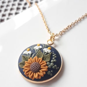 Vibrant Sunflower pendant, Clay sunflower necklace, boho polymer clay jewelry, sunflower wedding jewelry, gift for bride, Mom gift