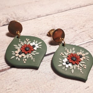 Green Clay Earrings, Floral Drop Earrings, Flower Polymer Clay Earrings for her, Birthday earrings for mom, wife, girlfriend Christmas gift