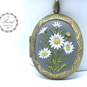 Daisy locket necklace Mothers day gift from daughter, Personalized locket necklace, Vintage locket, flower necklace, photo locket