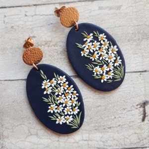 Daisy Polymer clay earrings Daisy earrings Clay earrings Painted flower earrings Statement earrings for Mom Birthday gift Daisies earrings