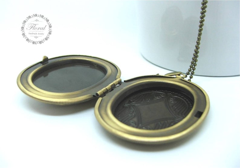 Personalized Locket Necklace With Photo Inside Daisy Necklace Etsy