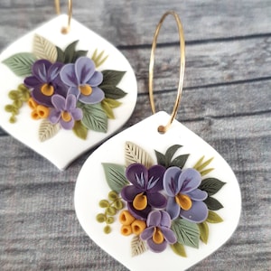 Violet polymer clay earrings with floral bouquet detail, purple wedding earrings, hoop clay February birth flower earrings for Mom birthday