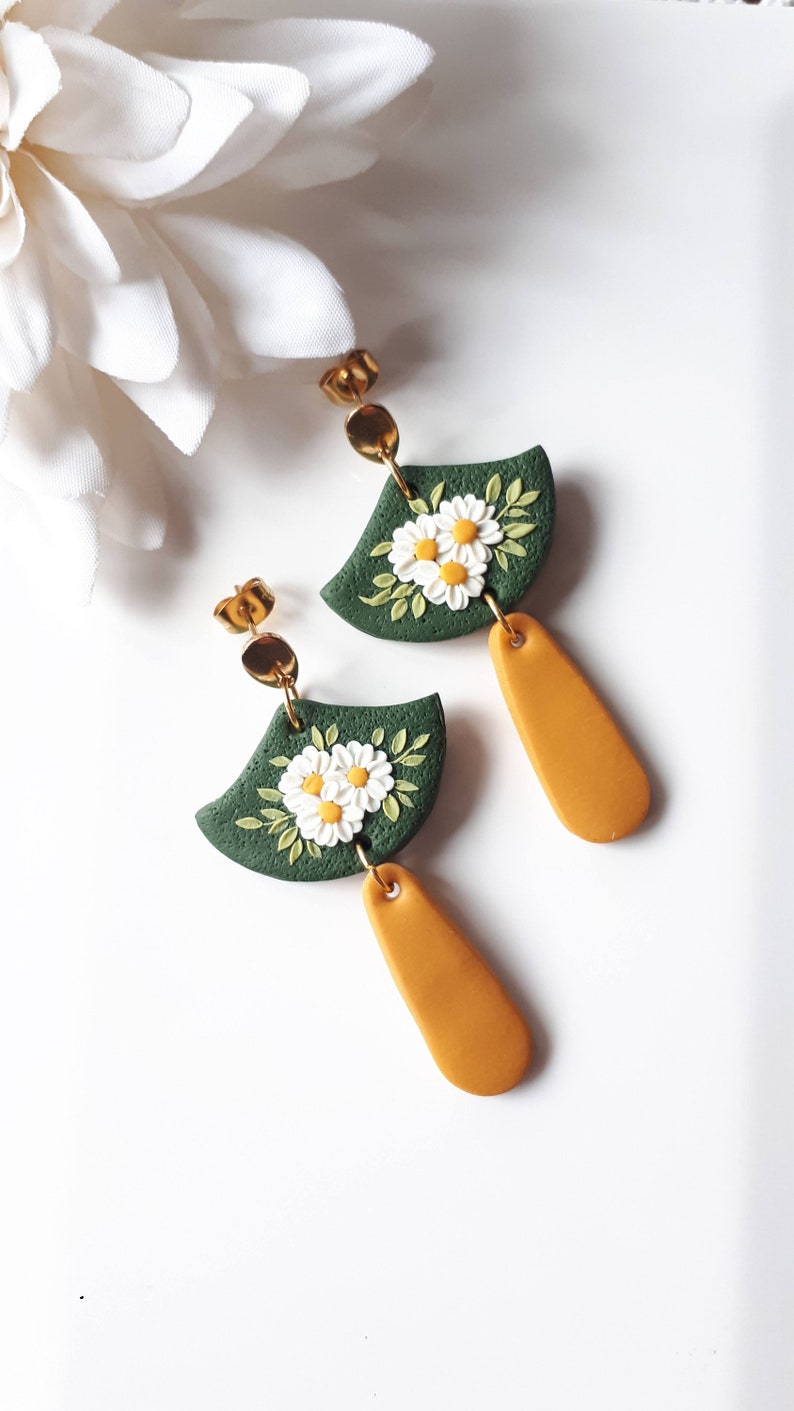 Vibrant Daisy earrings, Daisy flower polymer Clay dangle earrings, Moss green and yellow romantic floral earrings with daisies image 4