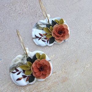 Herbst Floral Kürbis Ohrringe, Polymer Clay Creolen, Clay Herbst Ohrringe, Boho Herbst Schmuck