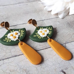 Vibrant Daisy earrings, Daisy flower polymer Clay dangle earrings, Moss green and yellow romantic floral earrings with daisies image 5