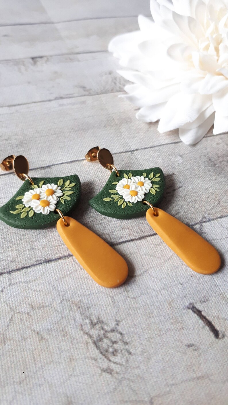 Vibrant Daisy earrings, Daisy flower polymer Clay dangle earrings, Moss green and yellow romantic floral earrings with daisies image 5