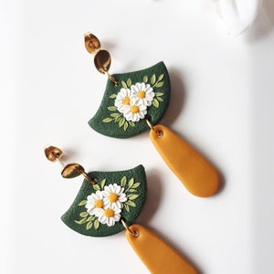 Vibrant Daisy earrings, Daisy flower polymer Clay dangle earrings, Moss green and yellow romantic floral earrings with daisies image 1