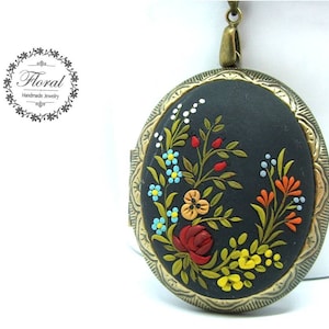 Wildflower locket, Personalized locket necklace with photo inside, locket pendant Mothers day gift for mom from daughter, wife gift