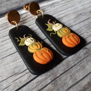 Dangle polymer clay pumpkin earrings, Autumn birthday gift for her, Fall Halloween earrings with pumpkins