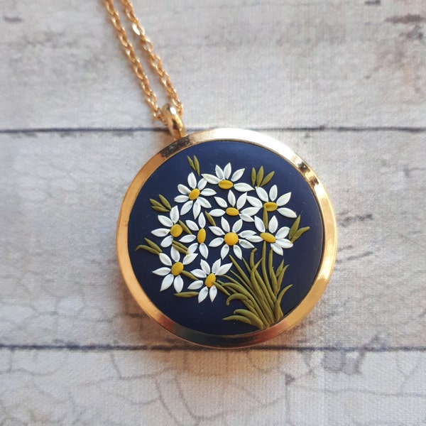 Daisy locket necklace, 3 photo locket with message, Graduation gift for daughter, Gold Circle Floating Locket pendant from mom Mother's Day