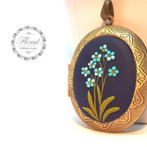 Personalized lockets Forget Me Not Necklace, Flower Necklace, Mothers day gift, Mother of the Bride Gift from daughter, Mom birthday gift