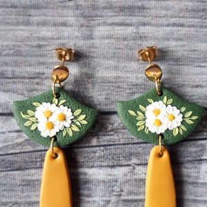 Vibrant Daisy earrings, Daisy flower polymer Clay dangle earrings, Moss green and yellow romantic floral earrings with daisies image 6