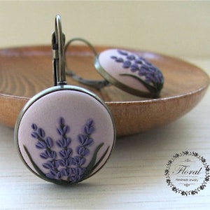 Boho soft color Lavender Earrings, Lavender flower clay earrings, Mother&#39;s day gift for Mom, Polymer clay earrings with purple floral