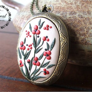 Personalized floral locket, Poppy flower necklace, Unique birthday gift, Mom, Unique keepsake, Photo locket