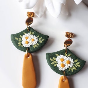 Vibrant Daisy earrings, Daisy flower polymer Clay dangle earrings, Moss green and yellow romantic floral earrings with daisies image 3