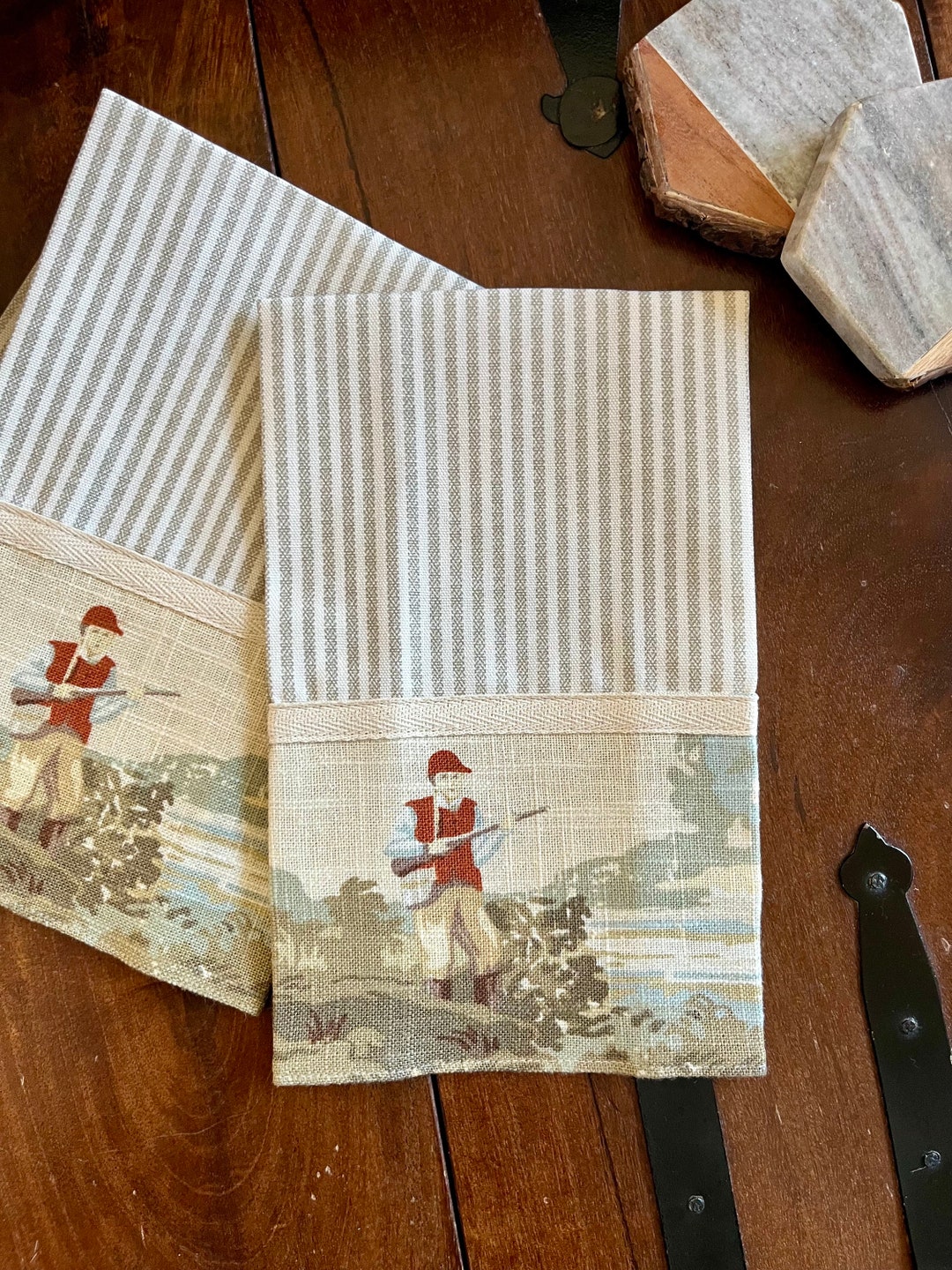 Hunting Fingertip Towel, Woodland Toile Hand Towel, Beige Vintage