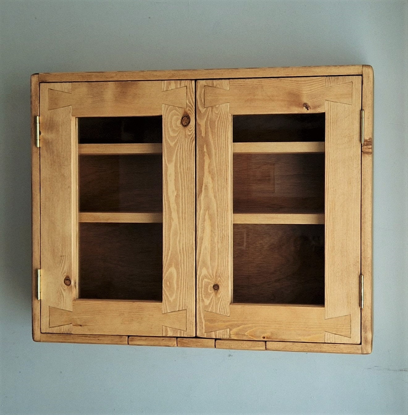 Mueble de pared de cocina y armario de almacenamiento delgado en madera  natural, con 3 estantes, una sola puerta, estilo industrial de granja  rústica, Somerset, Reino Unido -  España
