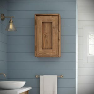 Armario de pared para baño, botiquín sobre lavabo en madera oscura natural, con 3 estantes y 1 puerta, estilo rústico de Somerset, Reino Unido. imagen 1