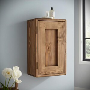 Armario de pared para baño, botiquín sobre lavabo en madera oscura natural, con 3 estantes y 1 puerta, estilo rústico de Somerset, Reino Unido. imagen 4
