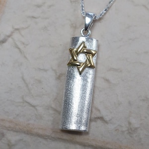 Pendentif mezouza en argent sterling brossé avec une étoile juive de Magen David en or