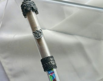 Boda judía Magen David Mezuzah en peltre con cristales transparentes