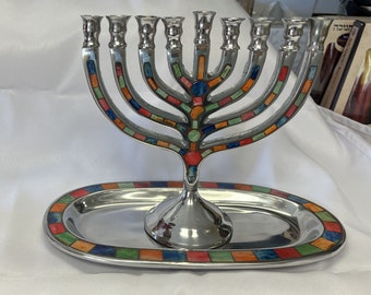 Menorá de Hanukkah de 6 pulgadas con incrustaciones de mosaico múltiple, Hanukia de aluminio plateado de forma tradicional