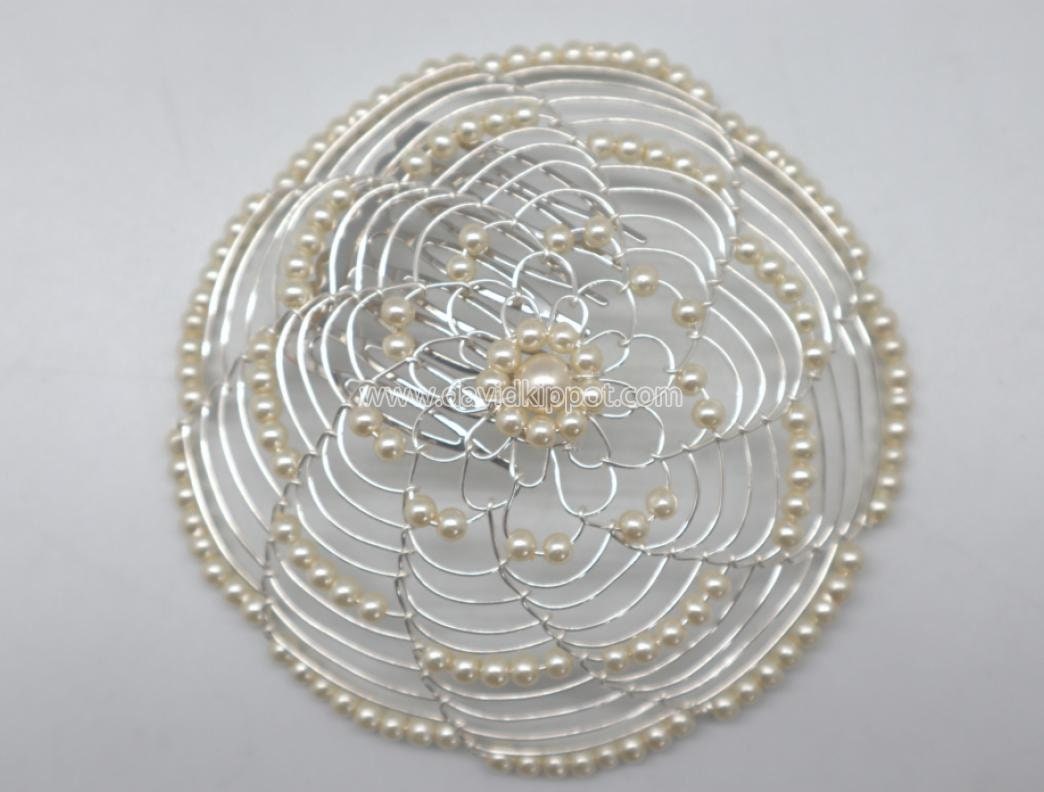 Ivory / Off White Beaded wire kippa on silver wire
