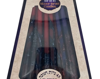 Bougies de Hanoukka arc-en-ciel en jaune, rouge et bleu avec gouttes