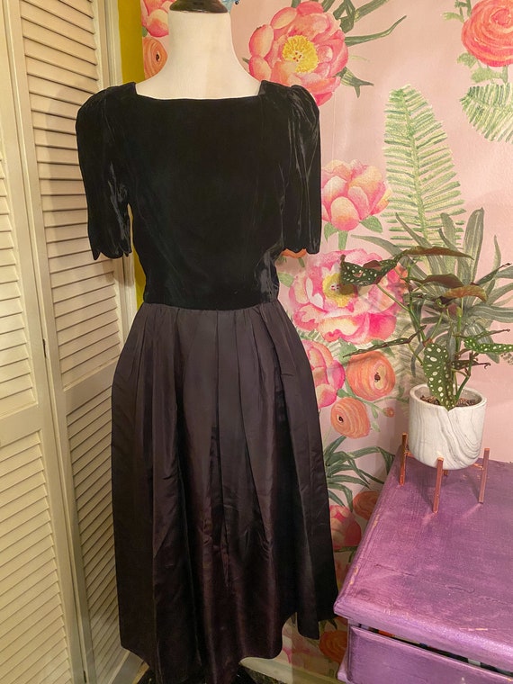 1950s Black Scalloped Dress