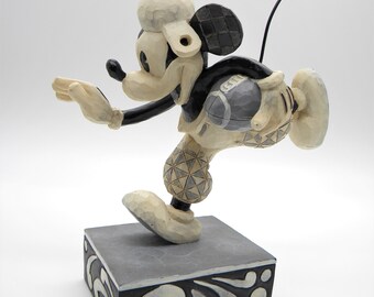 Enesco Jim Shore Mickey Mouse " Go For The Touch Down" Figurine