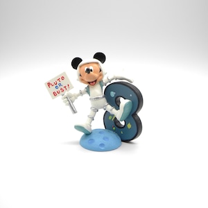 Disney Showcase Collection Mickey Mouse Birthday Celebration  Age 8 Figurine