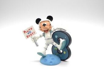 Disney Showcase Collection Mickey Mouse Birthday Celebration  Age 8 Figurine