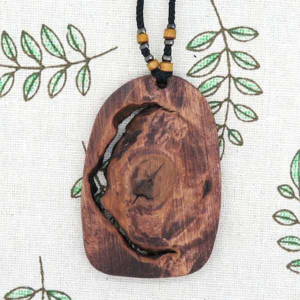 Wooden necklace / Wood pendant / Wooden jewelry / Natural jewelry / Reclaimed wood / Adjustable necklace / Unique necklace / Jewelry gifts