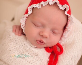 NEWBORN CHRISTMAS BABY bonnet, knit baby bonnet, emerald green, red, lace trim, handmade, newborn baby photo prop,  photography prop, prop