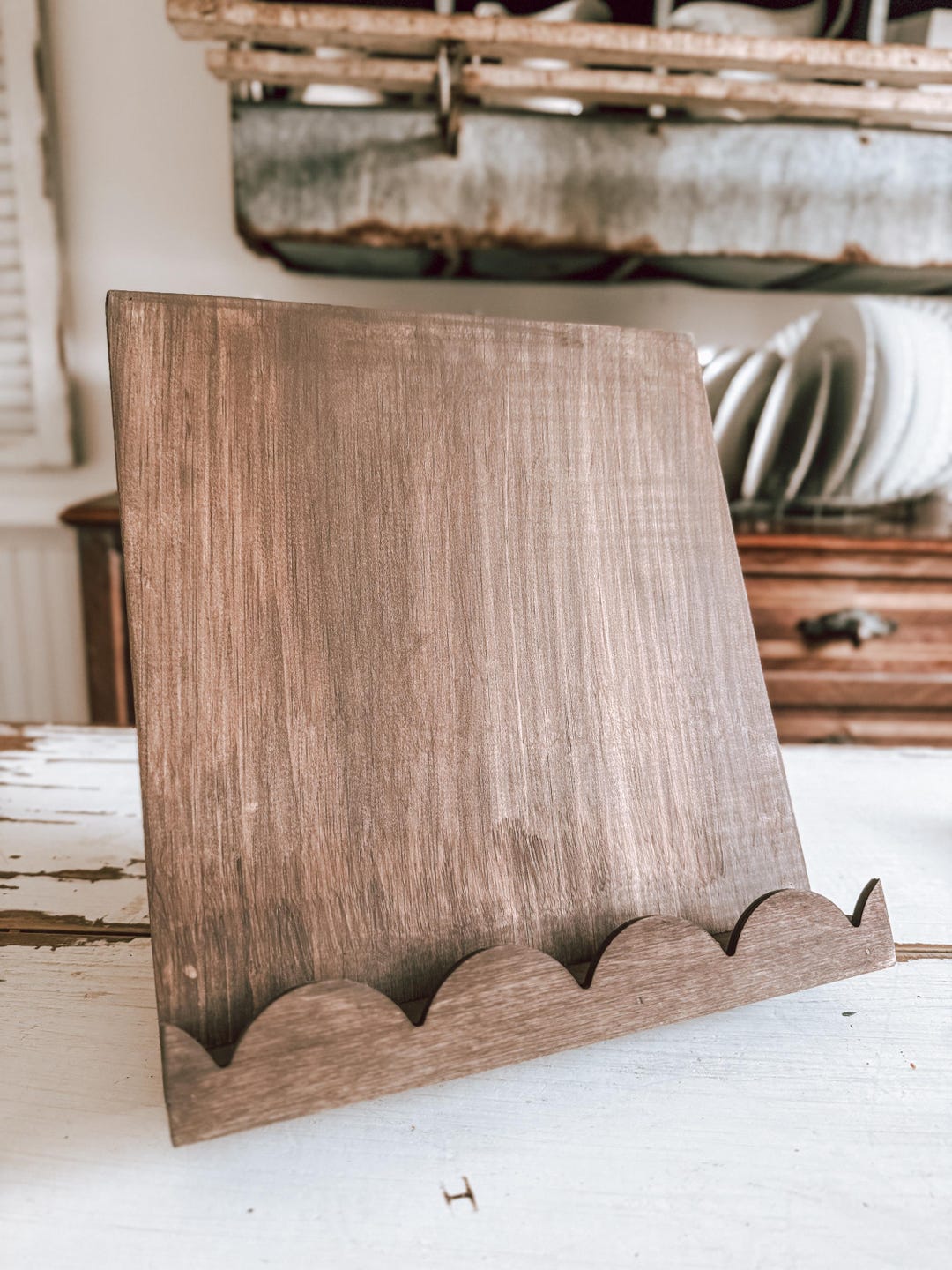 Scalloped cookbook holder