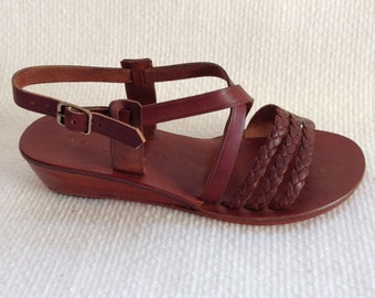 ANANKE: Geweven Vamp Sling Back Wedge Handgemaakte leren sandalen op maat beschikbaar
